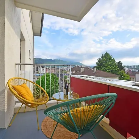 & Le - Proche , Terrasse Et Parking アパート