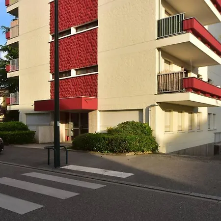 & Le - Proche , Terrasse Et Parking アパート